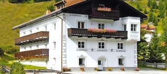 Apartment in Ischgl overlooking the mountains