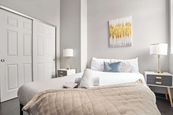 1 dormitori, planxa i posts de planxar, wifi i roba de llit 