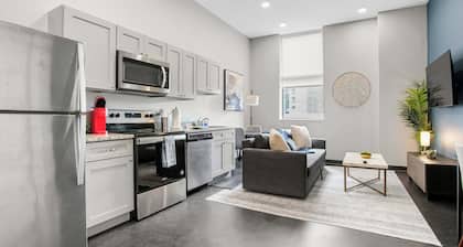 CozySuites Modern 1BR in Downtown Pitts 9