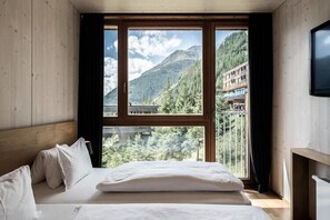 1 bedroom, travel cot, free WiFi