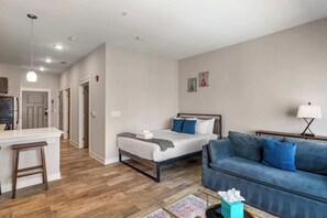 Bureau, fer et planche à repasser, Wi-Fi, draps fournis