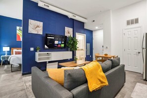 1 bedroom, desk, iron/ironing board, WiFi - CozySuites Stunning 1BR in Downtown Pitts #8 (Pittsburgh)