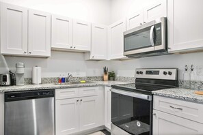 Fridge, microwave, stovetop, dishwasher