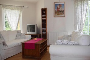 Smart TV, DVD player, stereo