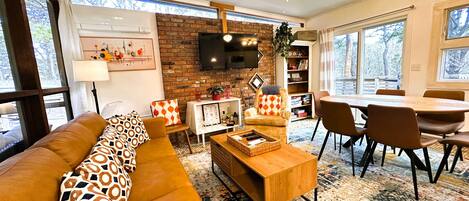 Téléviseur connecté, table de baby-foot