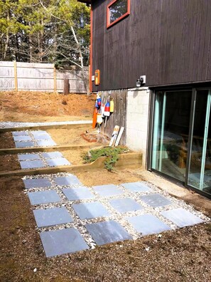 Property grounds - The Mod Pod~2 bd/2.5 bth/dog/games/steps to beach (Wellfleet)