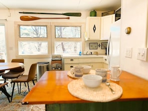 Fridge, microwave, oven, stovetop - The Mod Pod~2 bd/2.5 bth/dog/games/steps to beach (Wellfleet)