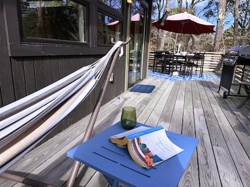 The Mod Pod~2 bd/2.5 bth/dog/games/steps to beach