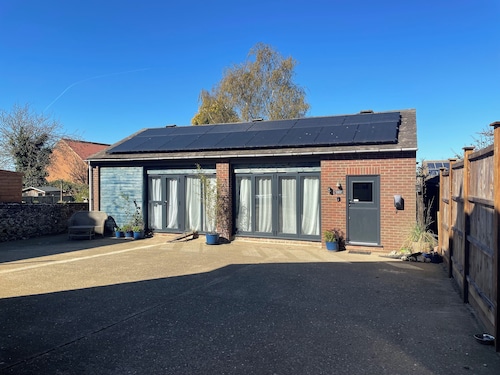 Coastguard's Boathouse ,Wells-next-the-sea, close to beach, harbour, parking,EV