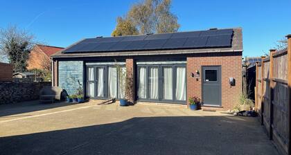 Coastguard's Boathouse ,Wells-next-the-sea, close to beach, harbour, parking,EV