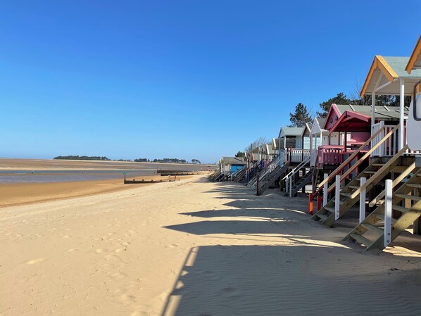 Beach - Coastguard's Boathouse ,Wells-next-the-sea, close to beach, harbour, parking,EV (Wells-next-the-Sea)