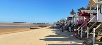 Coastguard's Boathouse ,Wells-next-the-sea, close to beach, harbour, parking,EV