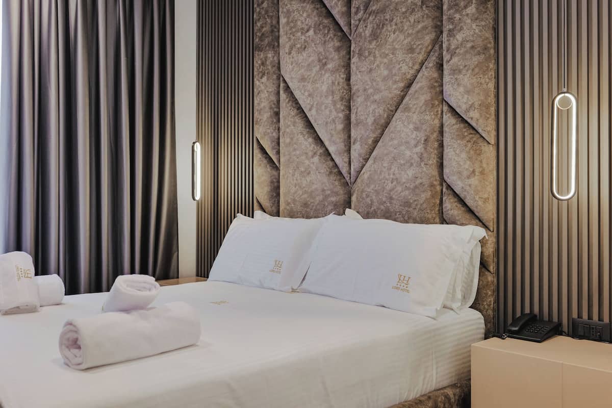 Soundproofing, free WiFi, bed sheets