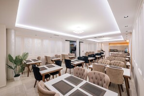 Bao gồm bữa sáng buffet hàng ngày