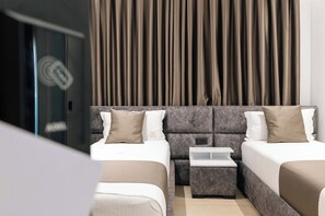 Apartment, Poolblick