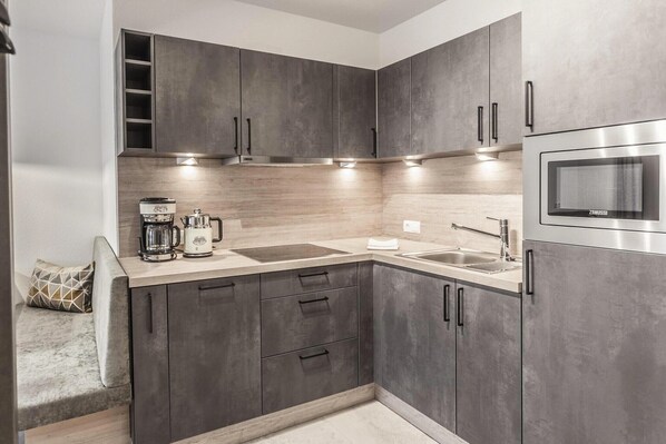 Kühlschrank, Herdplatte, Geschirrspüler