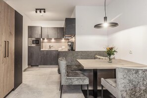 Fridge, stovetop, dishwasher, coffee/tea maker