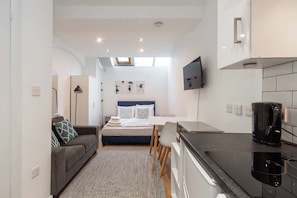 Schreibtisch, Bügeleisen/Bügelbrett, WLAN, Bettwäsche