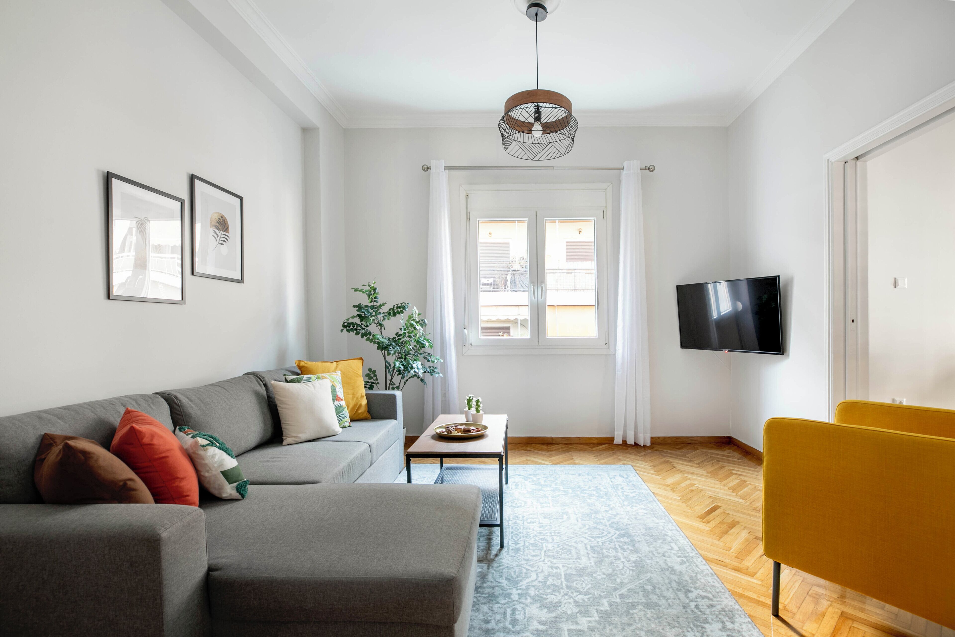 Apartment, 1 Double Bed, Kitchen, City View | Living room | 43-inch Smart TV with cable channels, streaming services