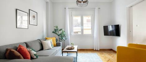 Apartment, 1 Double Bed, Kitchen, City View | Living room | 43-inch Smart TV with cable channels, streaming services