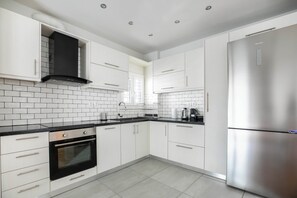 Apartment, 1 Double Bed, Kitchen, City View | Private kitchen