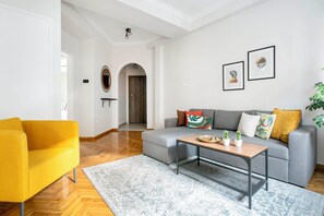 Apartment, 1 Double Bed, Kitchen, City View | Living room | 43-inch Smart TV with cable channels, streaming services