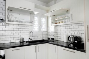 Apartment, 1 Double Bed, Kitchen, City View | Private kitchen | Full-size fridge, oven, stovetop, espresso maker