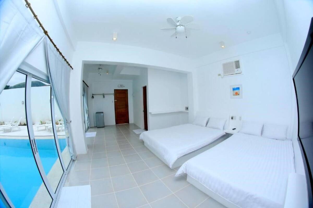 Family Quadruple Room, Pool View