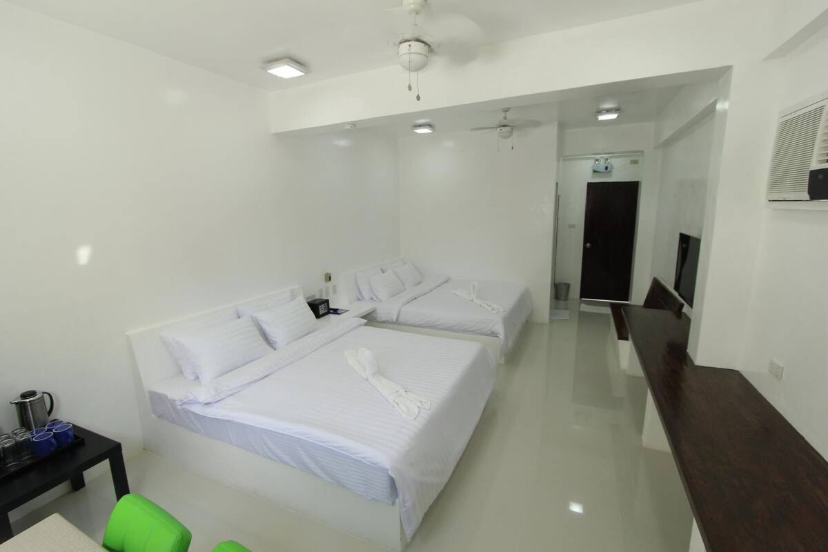 Deluxe Quadruple Room | WiFi (free)