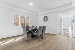 Dining - Luxury New Home By Niagara Fall (Pelham)
