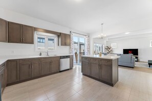 Interior - Luxury New Home By Niagara Fall (Pelham)