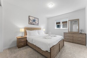 5 bedrooms, desk, iron/ironing board, travel crib