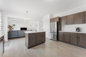 Interior - Luxury New Home By Niagara Fall (Pelham)