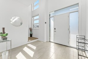 Interior - Luxury New Home By Niagara Fall (Pelham)