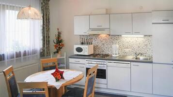 Kühlschrank, Ofen, Herdplatte, Geschirrspüler