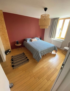 2 chambres, fer et planche à repasser, Wi-Fi, draps fournis