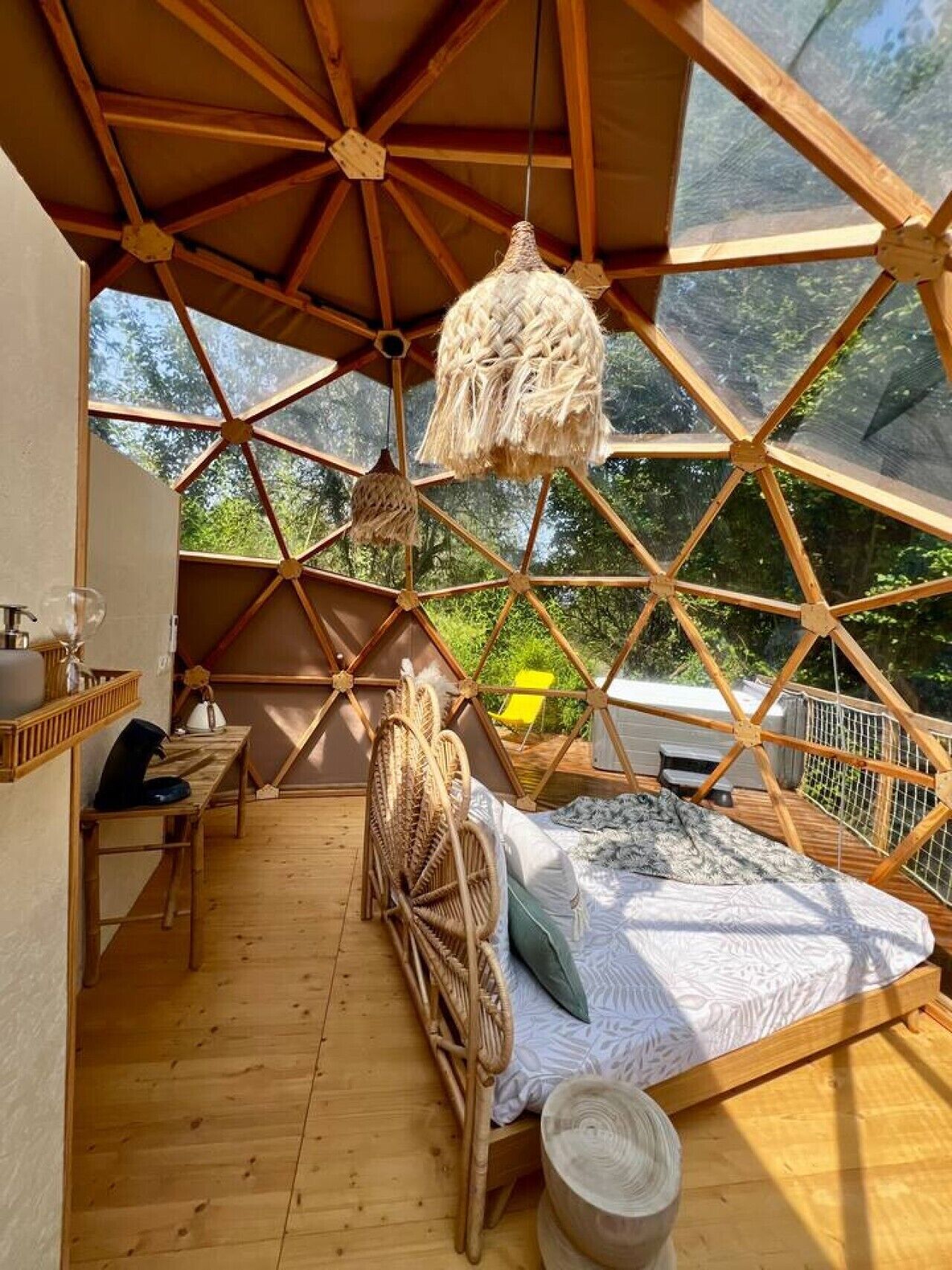 Cuna de viaje, wifi y ropa de cama 