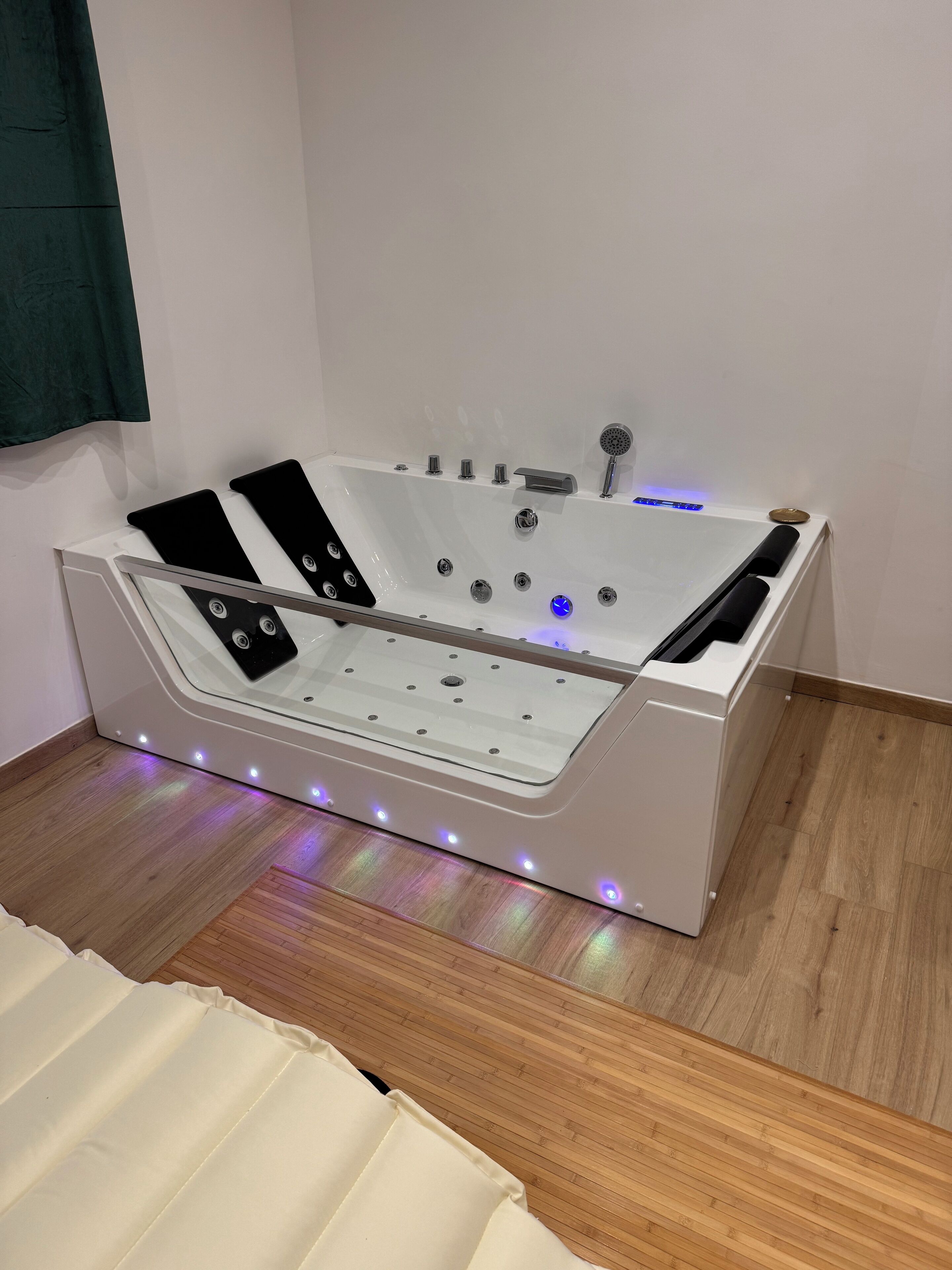 Luxury-Studiosuite, Hügelblick | Eigener Whirlpool
