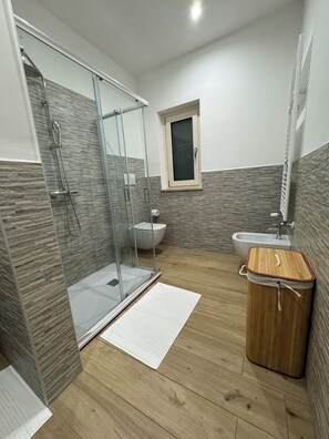 Superior Room, 1 Queen Bed with Sofa bed, Non Smoking, Hill View | Bathroom