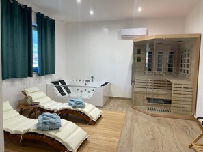 Luxury Studio Suite, Hill View | Minibar, soundproofing, free WiFi - RG Maison (Morino)