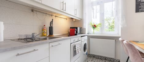 Standard-Apartment, Nichtraucher, Küche | Eigene Küche | Kühlschrank, Mikrowelle, Herdplatte, Wasserkocher