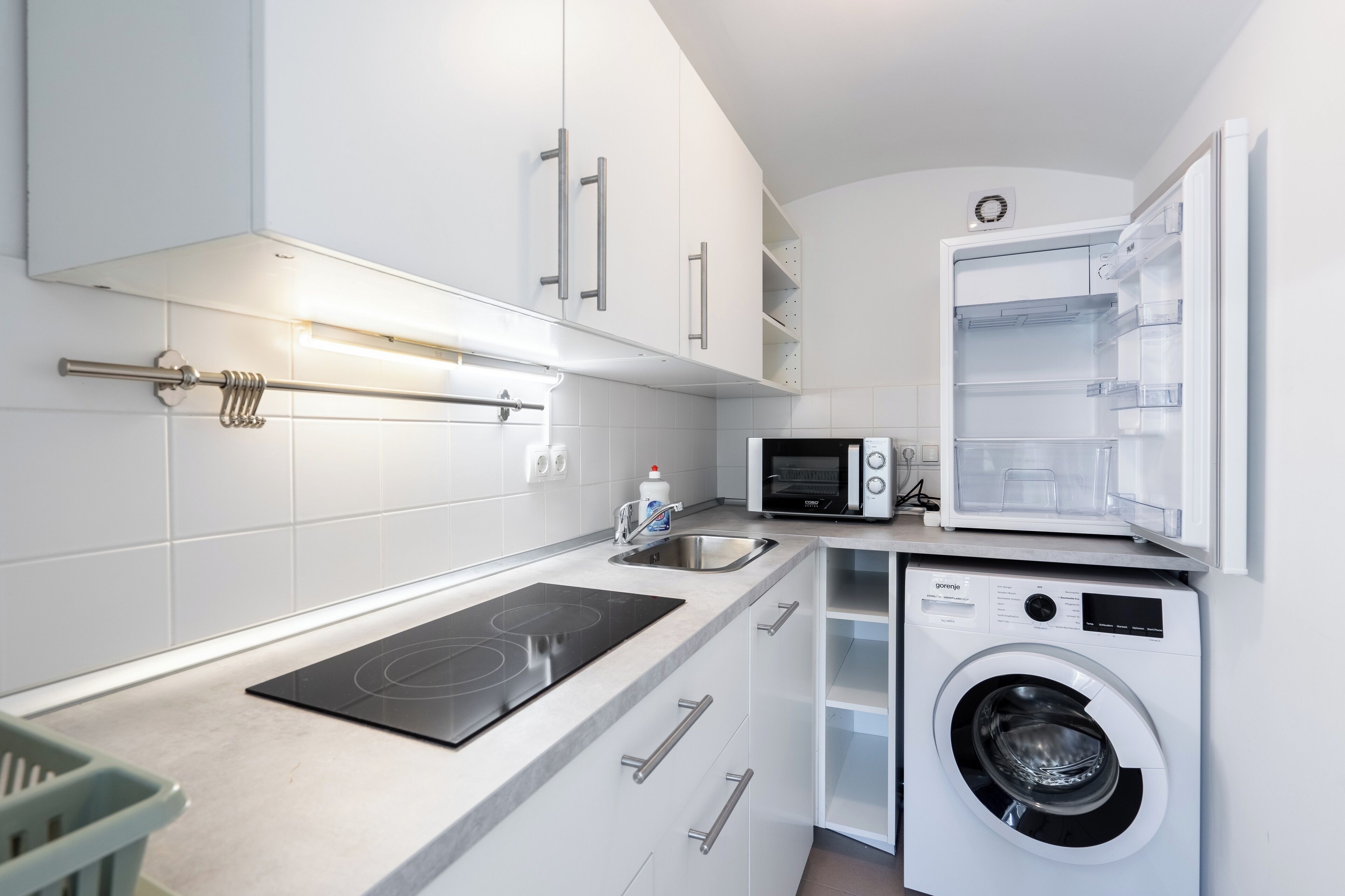 Standard Studio, Non Smoking, Kitchen | Private kitchen | Fridge, microwave, stovetop, electric kettle