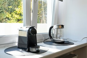 Standard Studio, Non Smoking, Kitchen | In-room dining