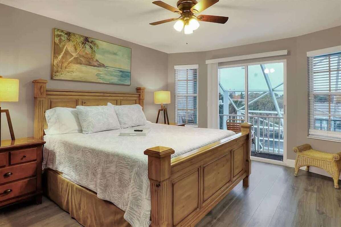 5 bedrooms, iron/ironing board, WiFi, bed sheets