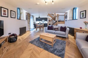 TV, fireplace, stereo