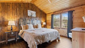 3 chambres, bureau, fer et planche à repasser, lit parapluie