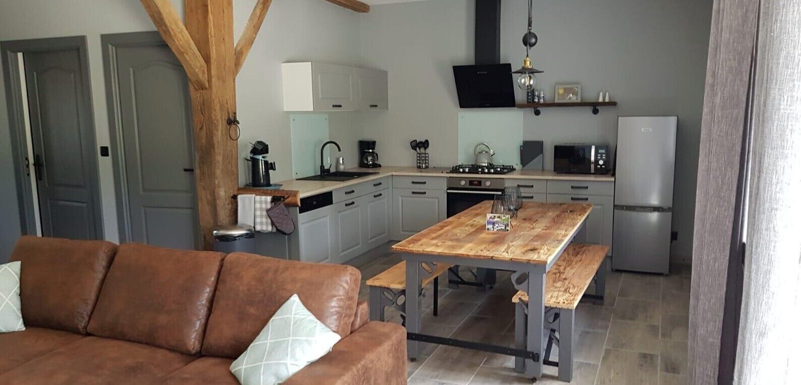 Cottage, Garden View | Living area | Flat-screen TV, fireplace
