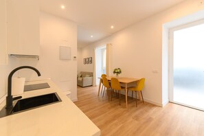 Fridge, microwave, dishwasher, coffee/tea maker