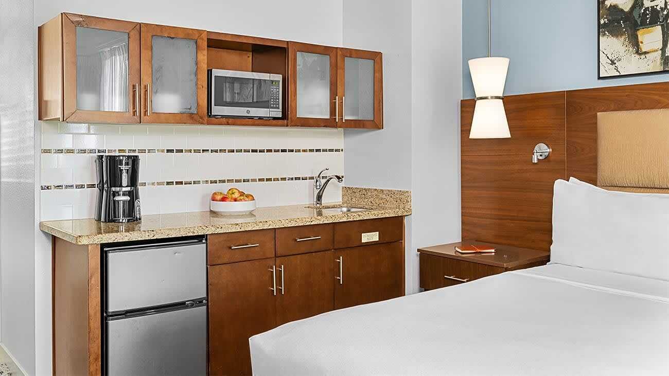 Desk, iron/ironing board, travel cot, WiFi