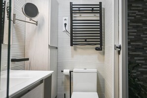 Douche, sèche-cheveux